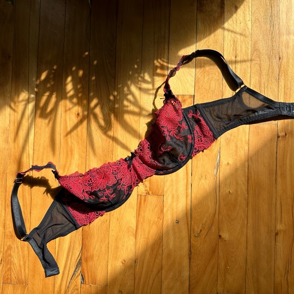 Sexy red & black bra - Picture 2 of 5